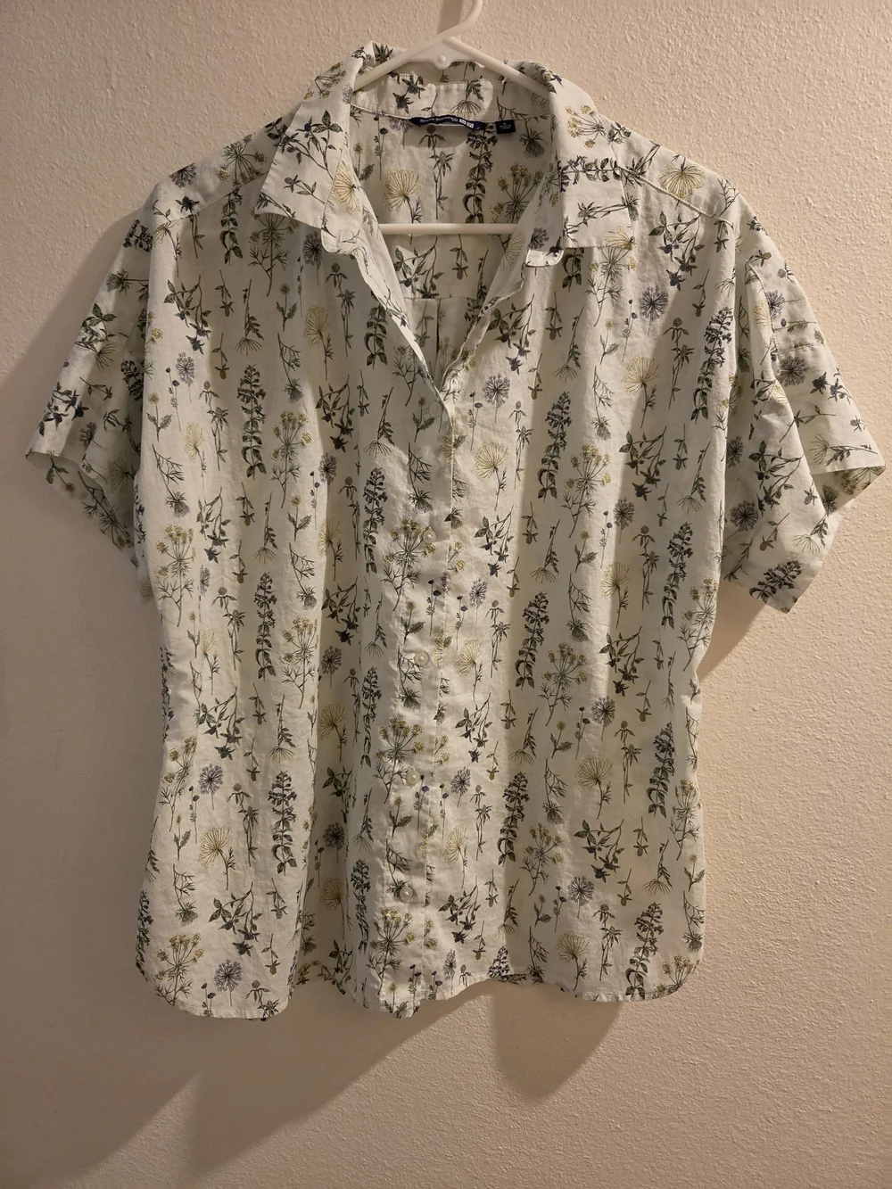 Short-Sleeve Cream Button-Down Shirt with Delicate Green Floral Print